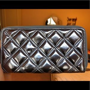 NEW Marc Jacobs Iridescent zip around wallet